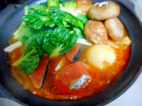 鮭とジャガイモのピリ辛鍋